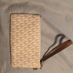 Michael Kors Bags - Michael Kors handbag Michael Kors Bags - Michael Kors handbag